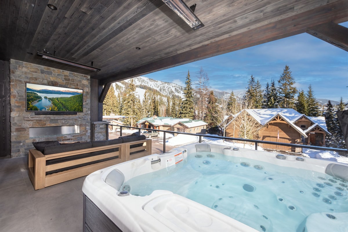 Newly Built `24 Luxury Ski Lodge featuring Game Ro