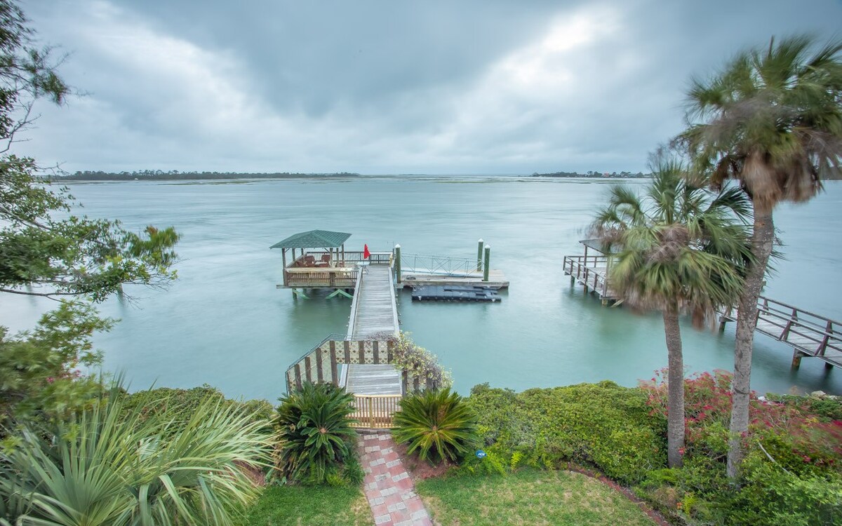 Unbeatable Home w/ Private Dock, Stunning Sunsets
