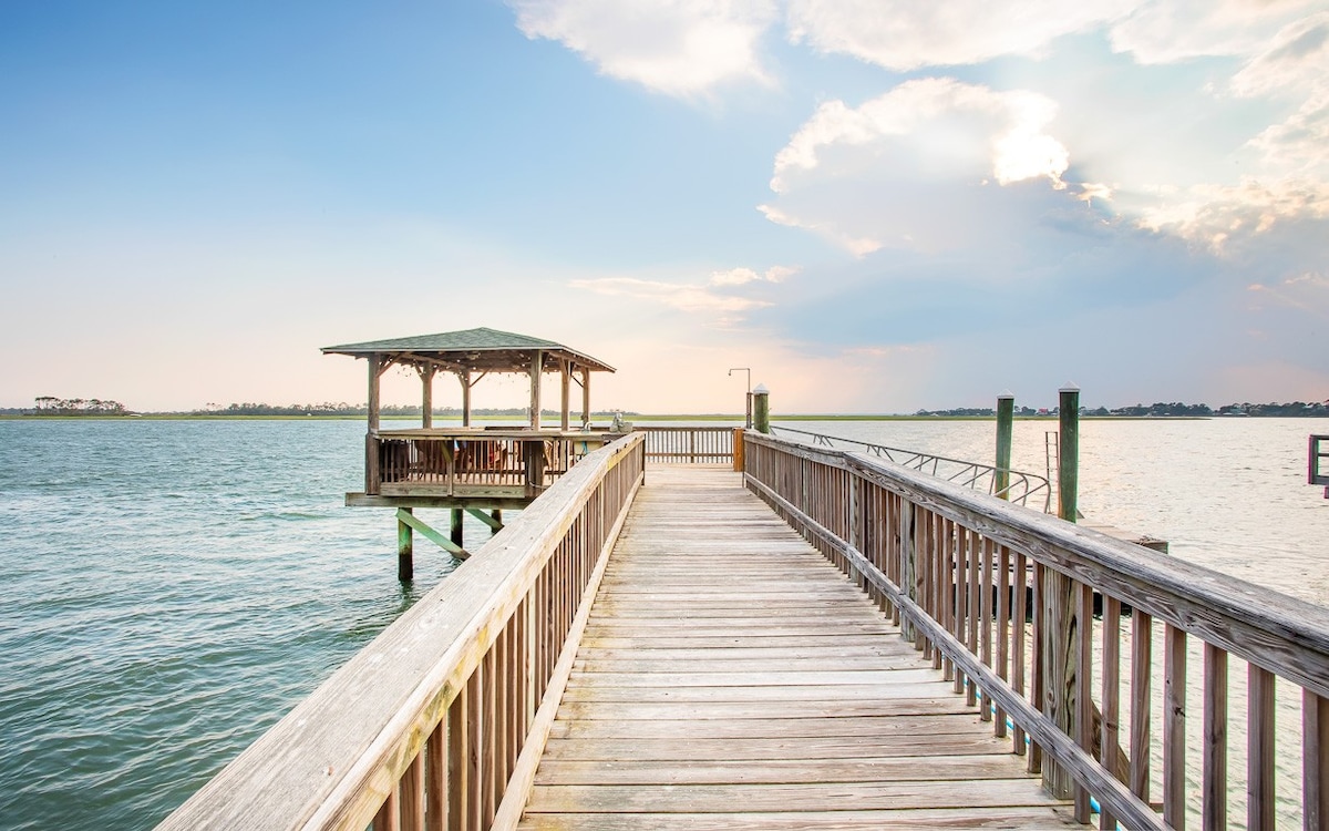 Unbeatable Home w/ Private Dock, Stunning Sunsets