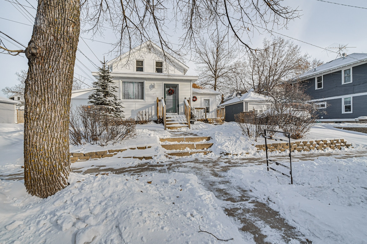 Charming Crookston Home: Walk to Downtown!