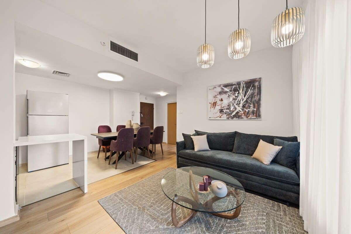 Luxurious 3-Bdr In King David Street with Parking