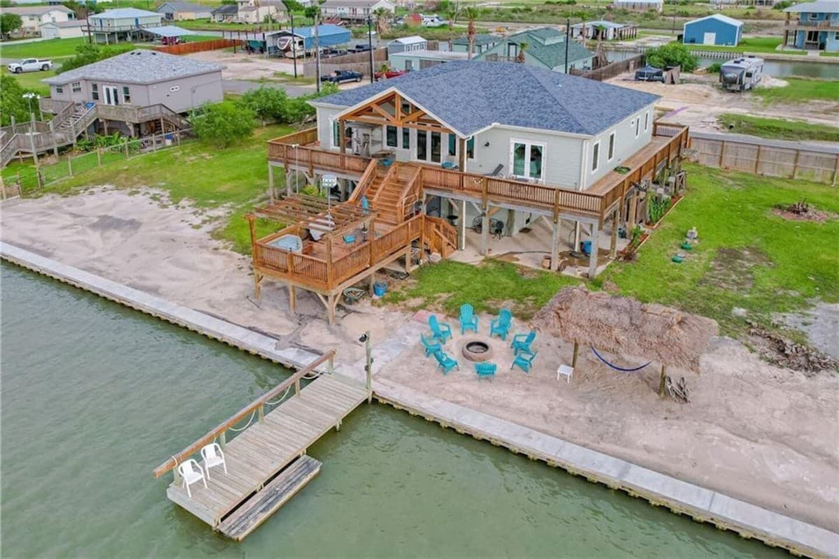 Waterfront LUX Home, Hot tub/fire pit/fishing pier