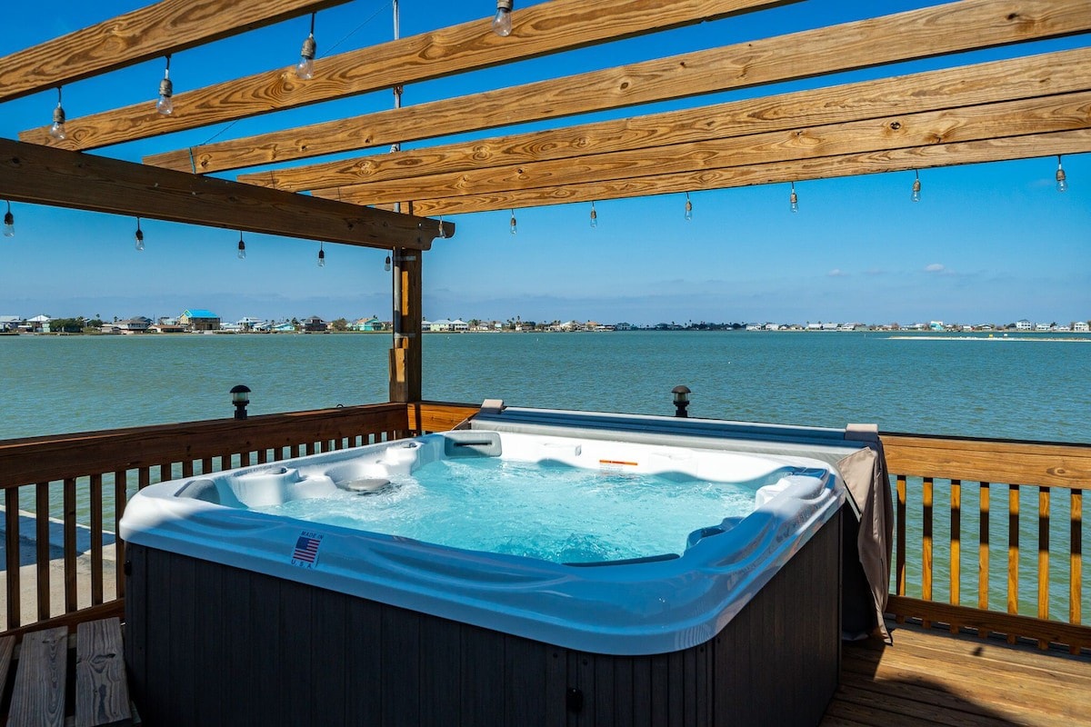 Waterfront LUX Home, Hot tub/fire pit/fishing pier