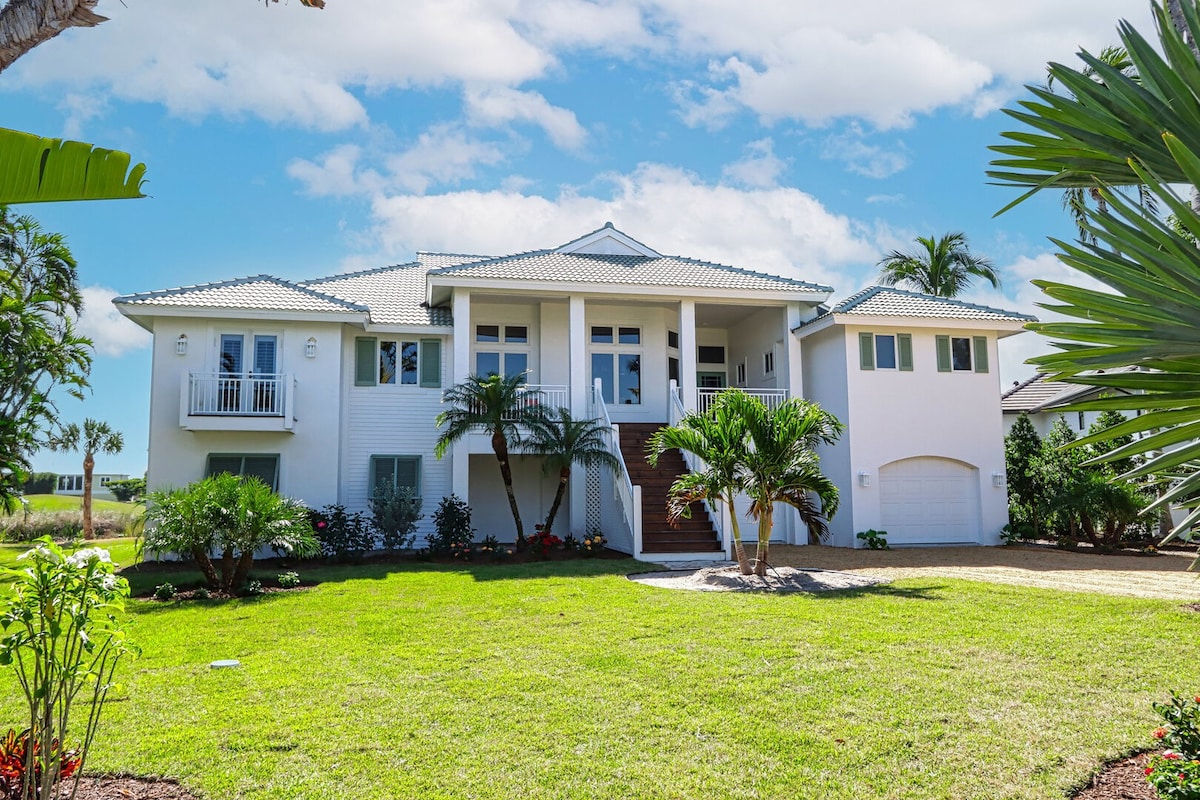 Eagle's View - Exquisite river-view home