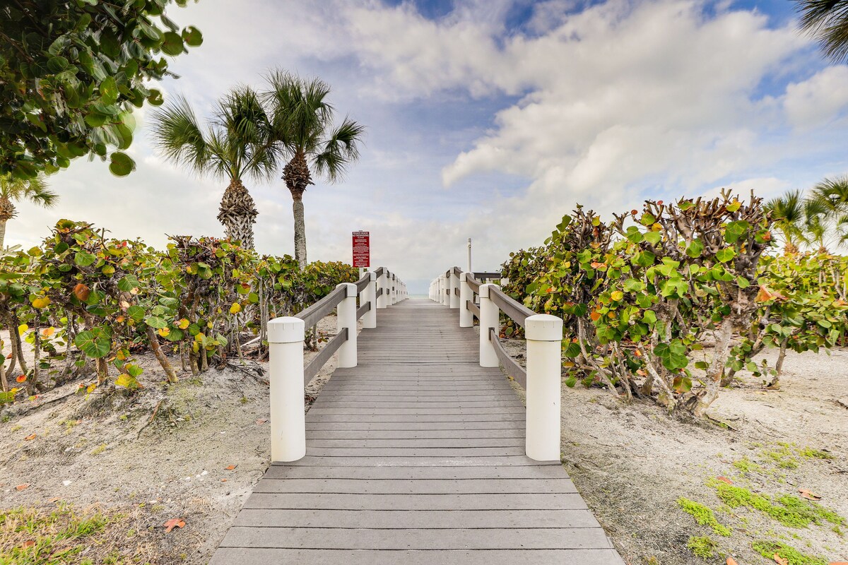 Luxury Longboat Key Condo - Walk to Beach Access!