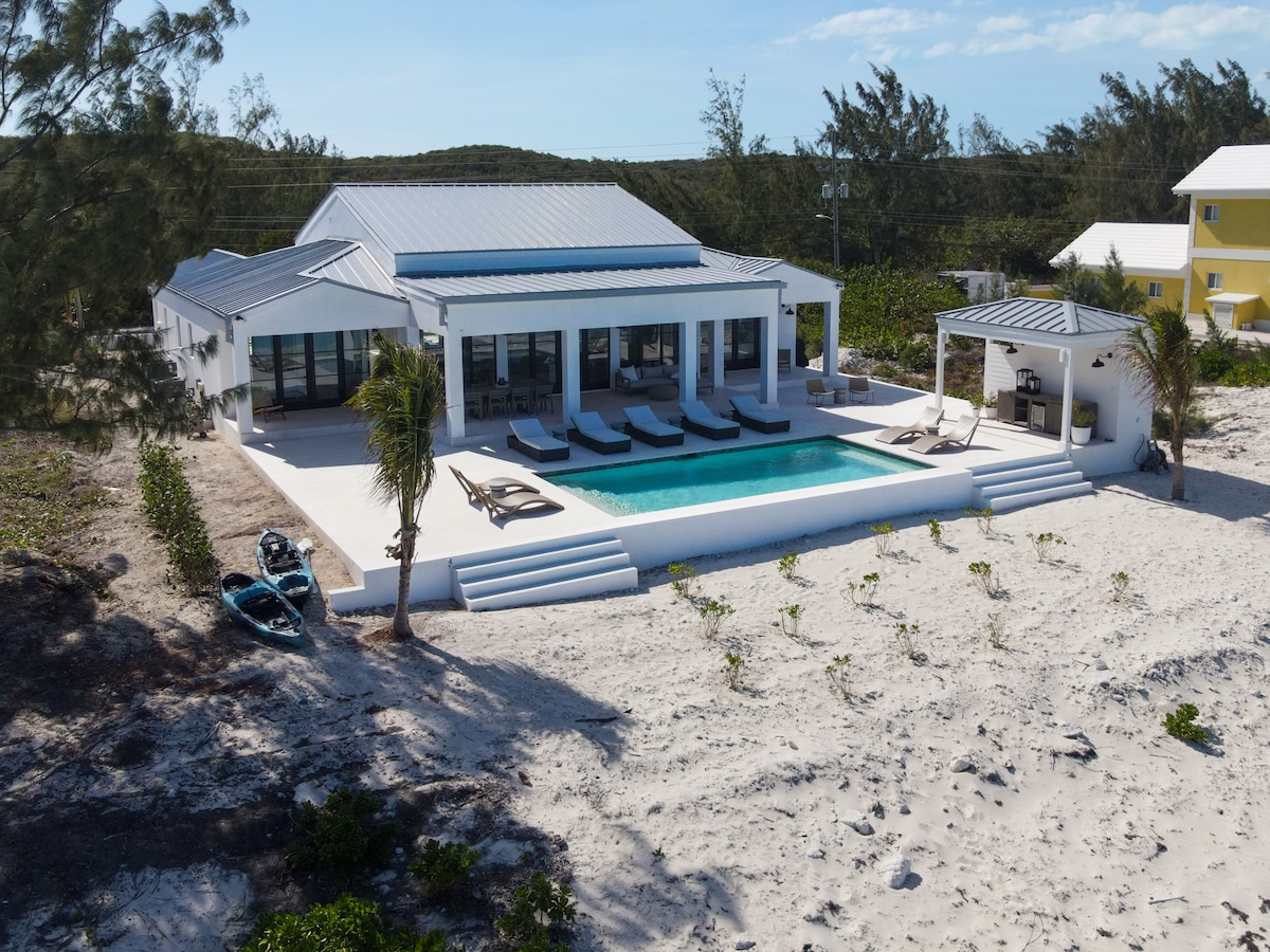 Aquamarine Villa - Newly Built Beachfront Home!