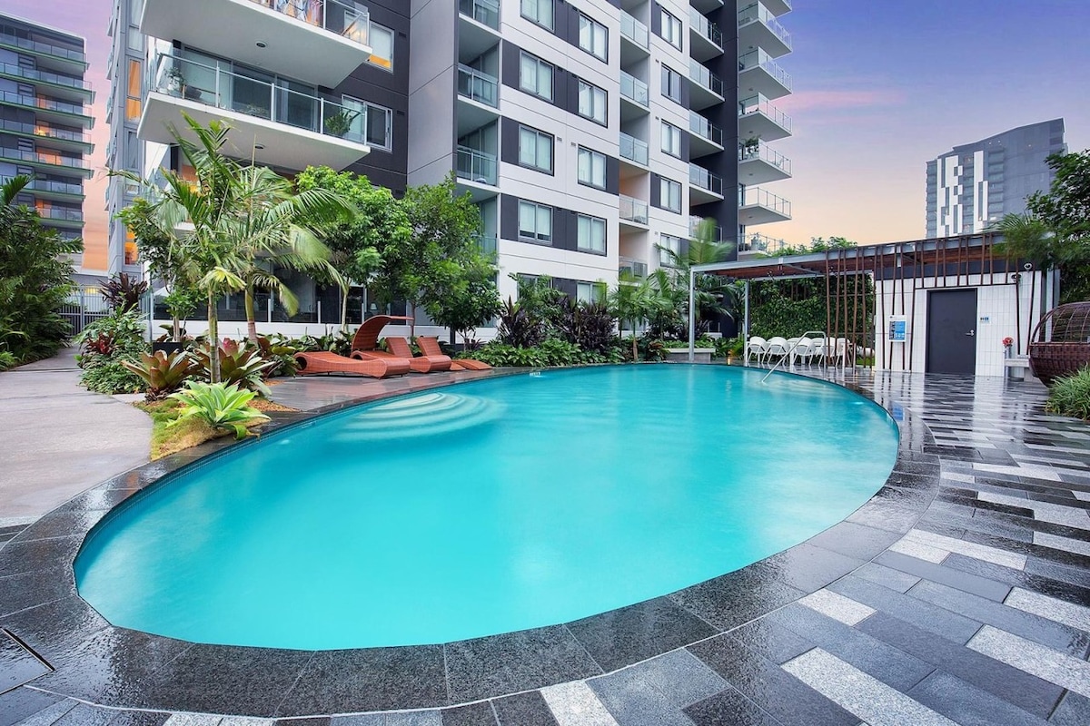 2BR Central South Brisbane Living w/ pool&carpark