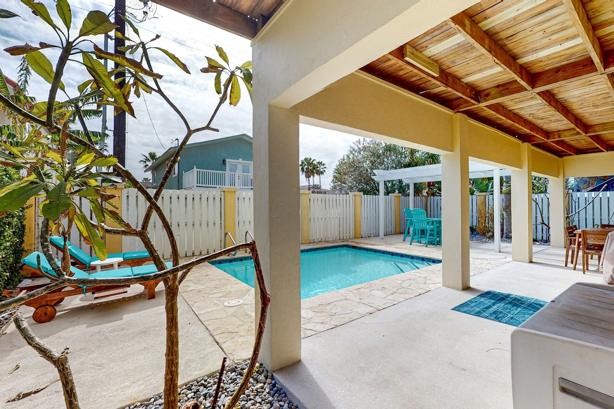 3BR dog-friendly oasis with private pool & patio