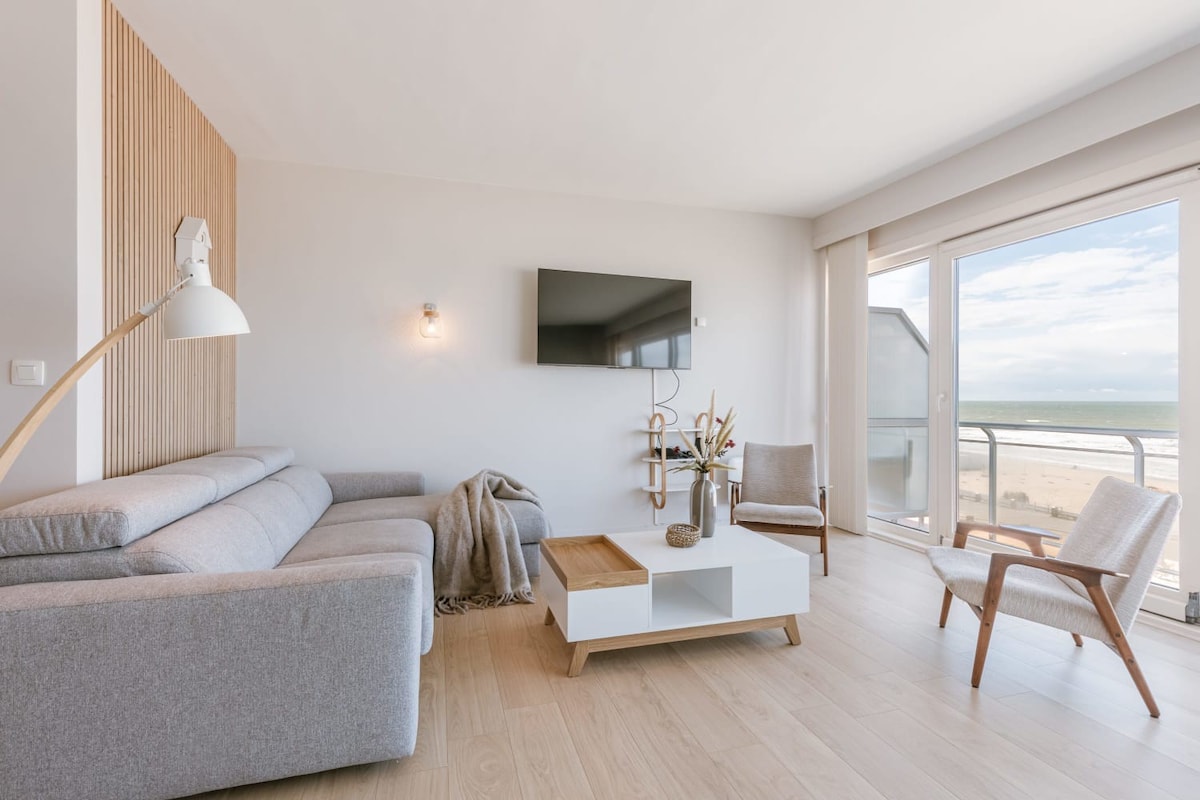 Bright seaview apartment in Oostende