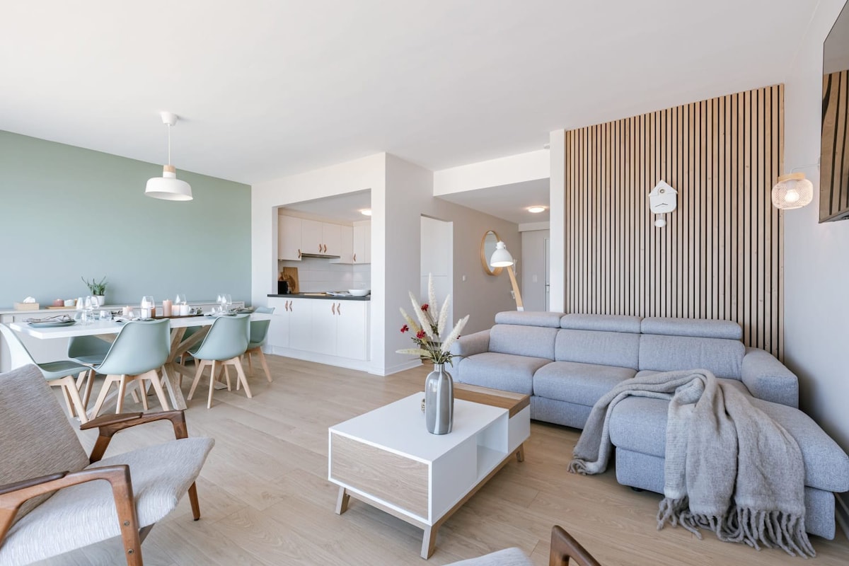 Bright seaview apartment in Oostende