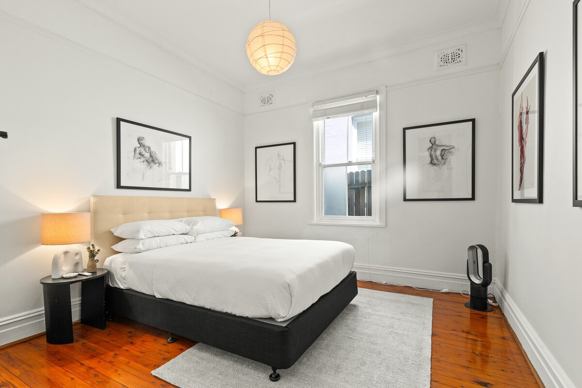 Perfectly Located Semi 3-Bed House in Bondi