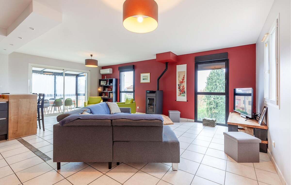 4 bedroom awesome home in Six-Fours-les-Plages