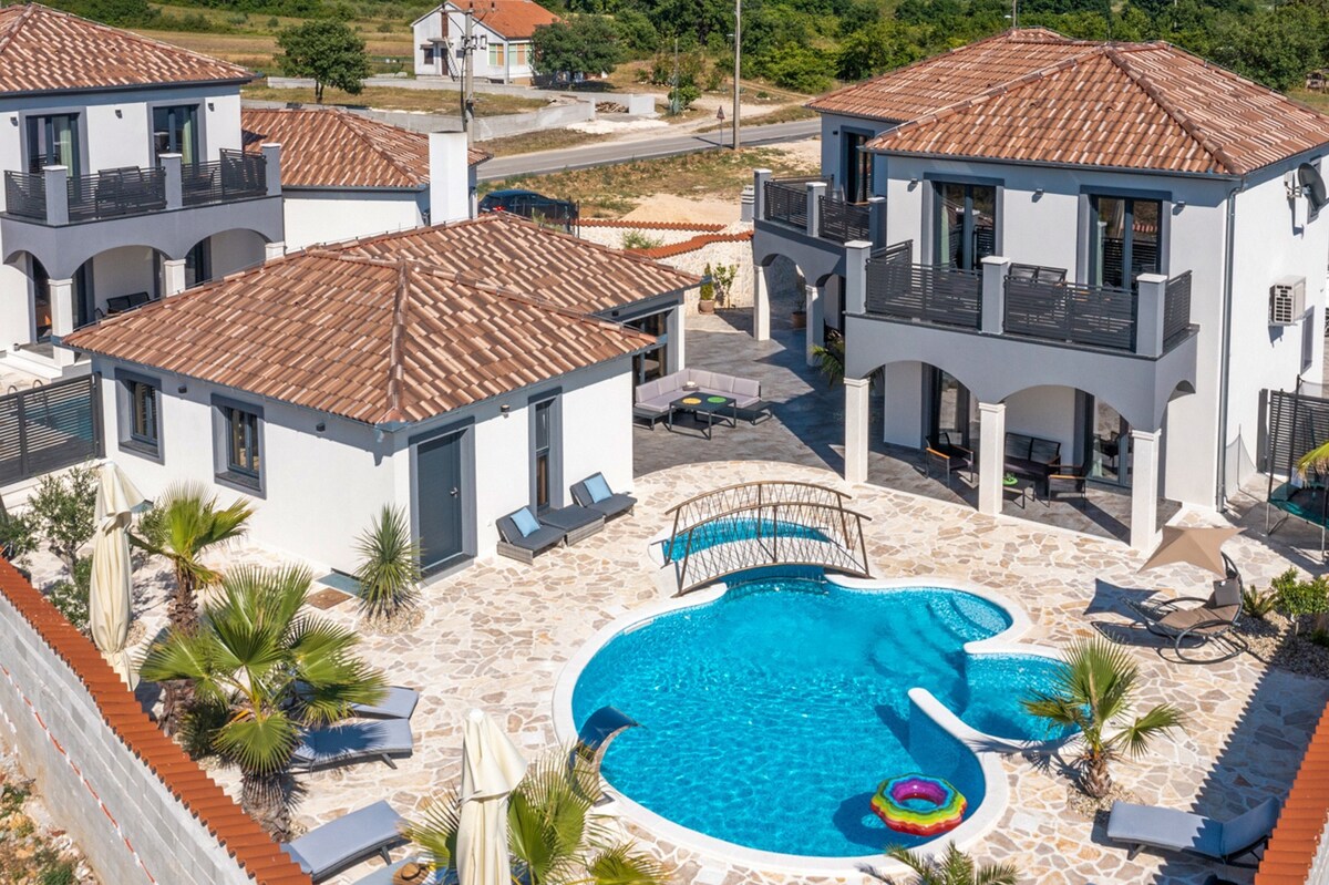Villas Dalmatinac & Dalmatinka with heated pools
