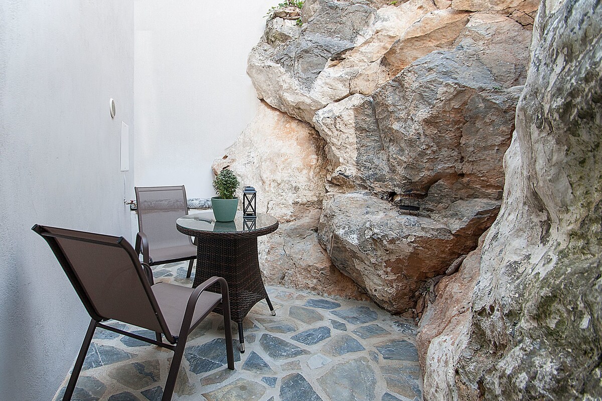 Frina's House in the Heartbeat of Skiathos
