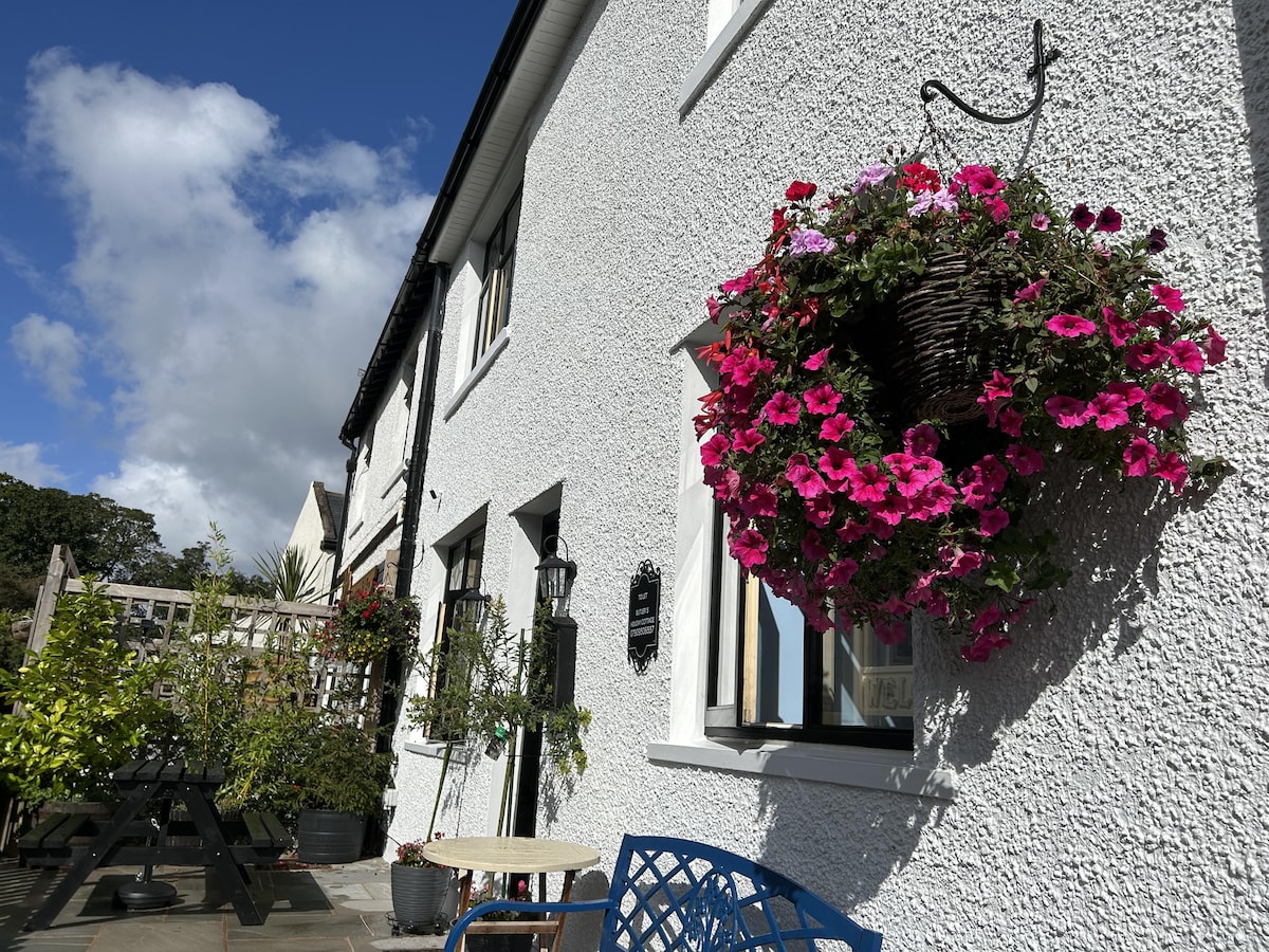 Beautiful 2-Bed Cottage in Heysham Village