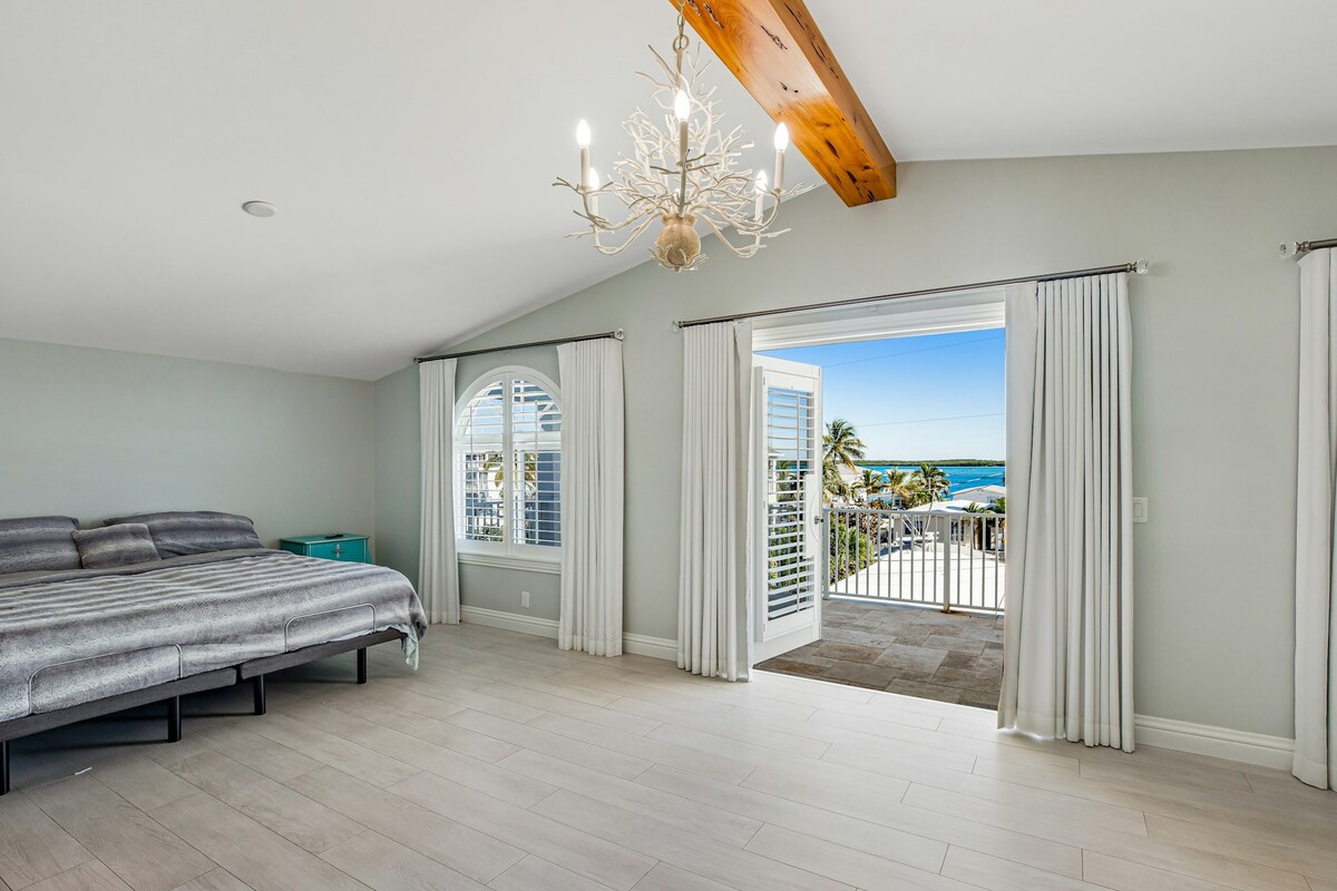 6BR Snowbird-friendly oceanfront oasis with decks