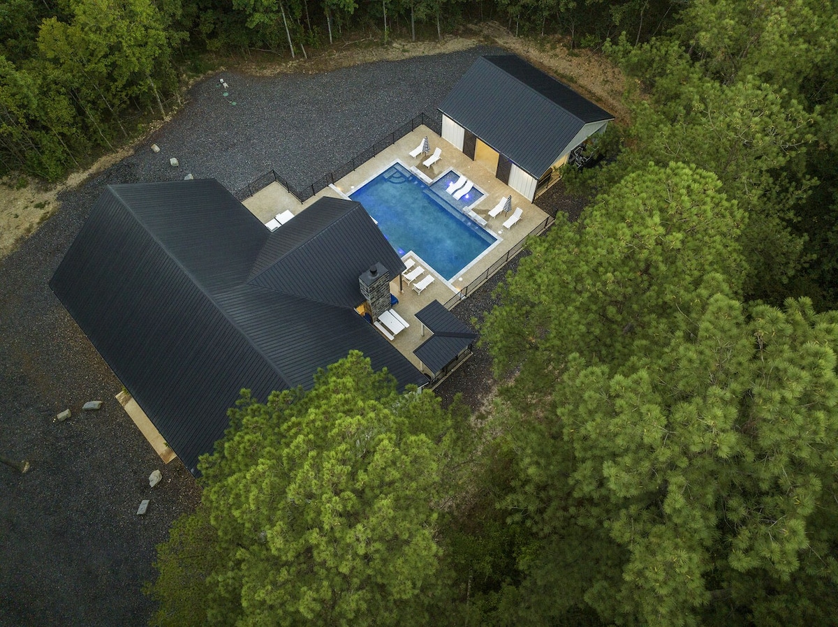 Midnight Cowboy, OutdoorPool,SwingSet,Shuffleboard