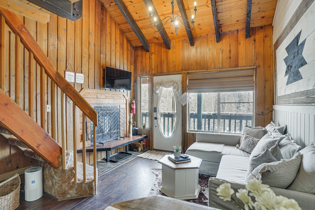 Brian Head Chalet w/ Mountain Views, Near Skiing!