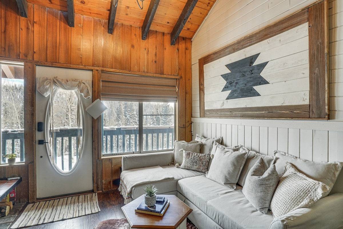 Brian Head Chalet w/ Mountain Views, Near Skiing!