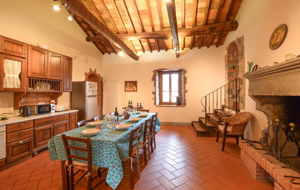 Awesome home in Bibbiena with kitchen