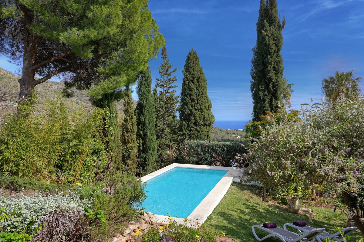 Villa Orchard: Charming Private Pool, Views, 2adlt