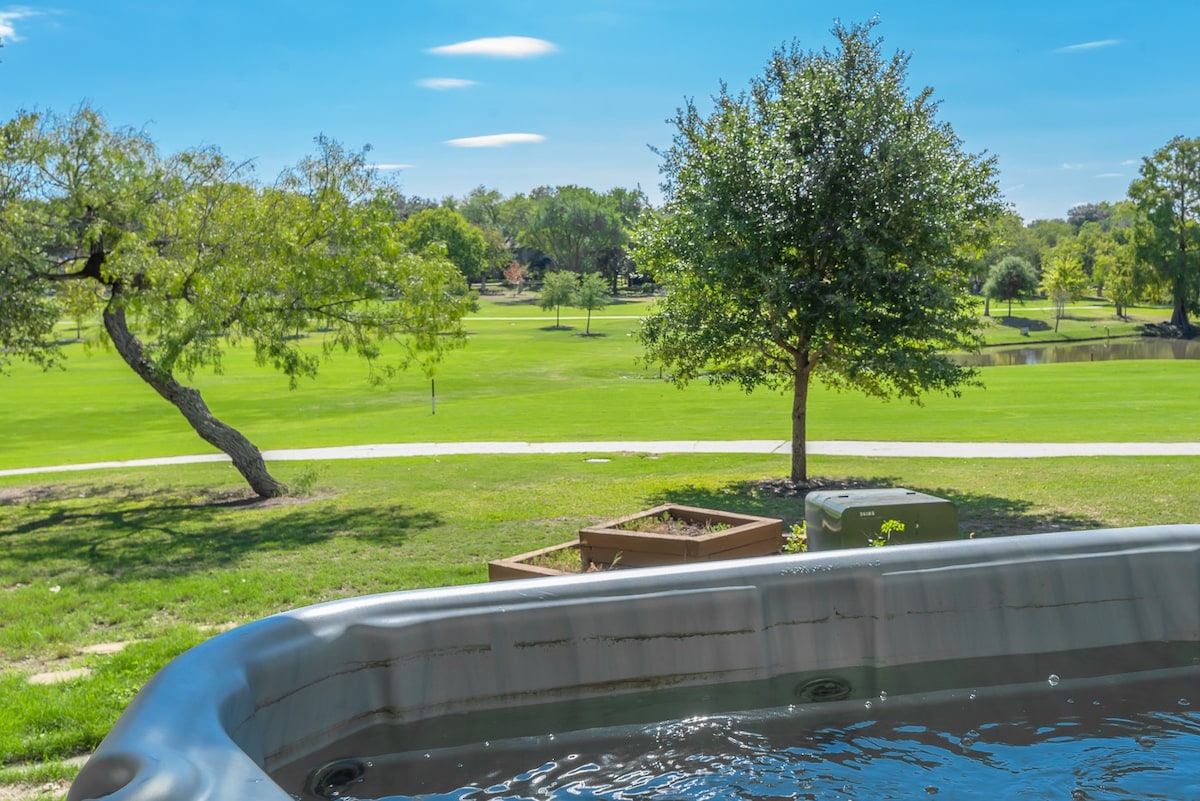 Hot-tub with stunning view to Lake & Golf course