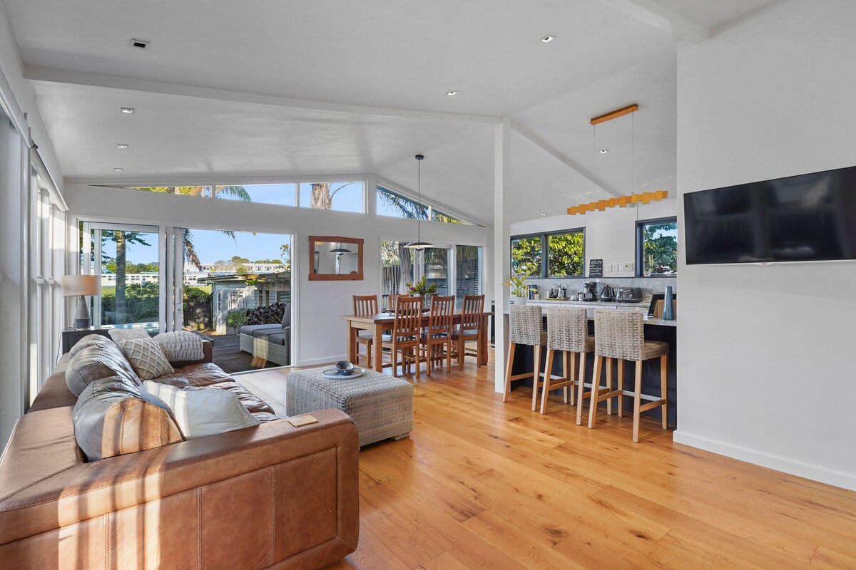 Gorgeous Family Retreat - Auckland Suburban Home