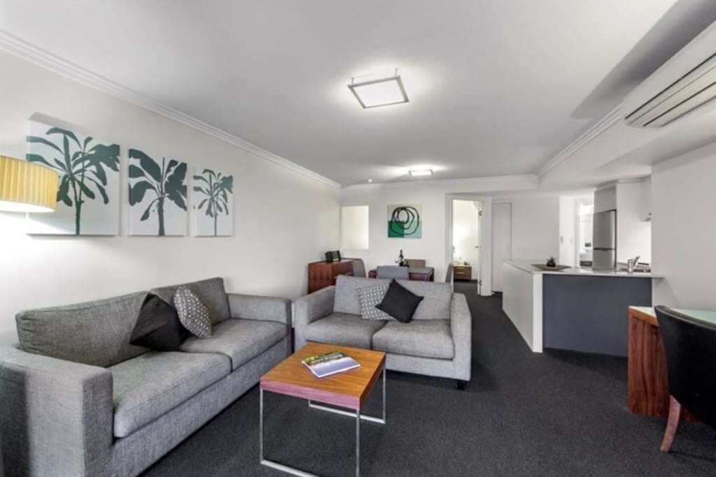 Comfy 1Bed 1Bath apt w parking near CBD