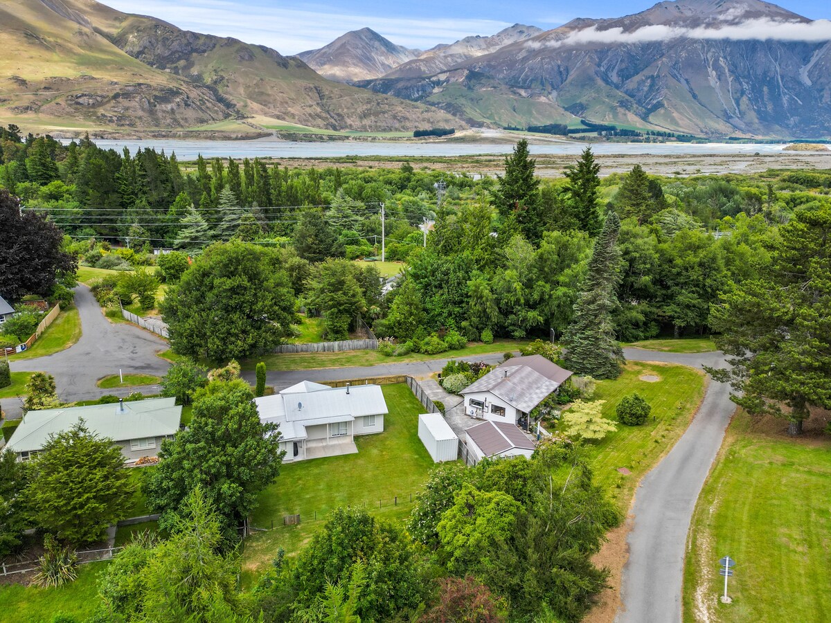 Rose Cottage - Lake Coleridge Holiday Home