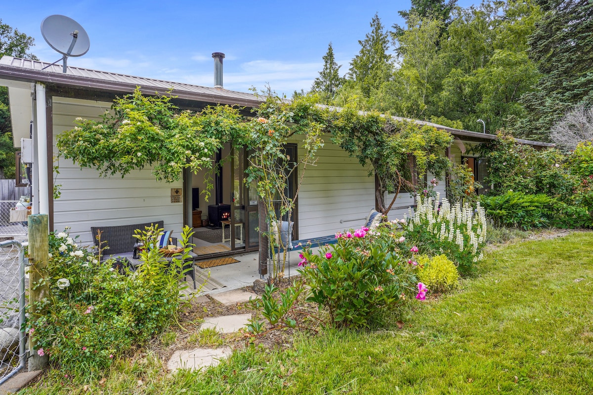 Rose Cottage - Lake Coleridge Holiday Home