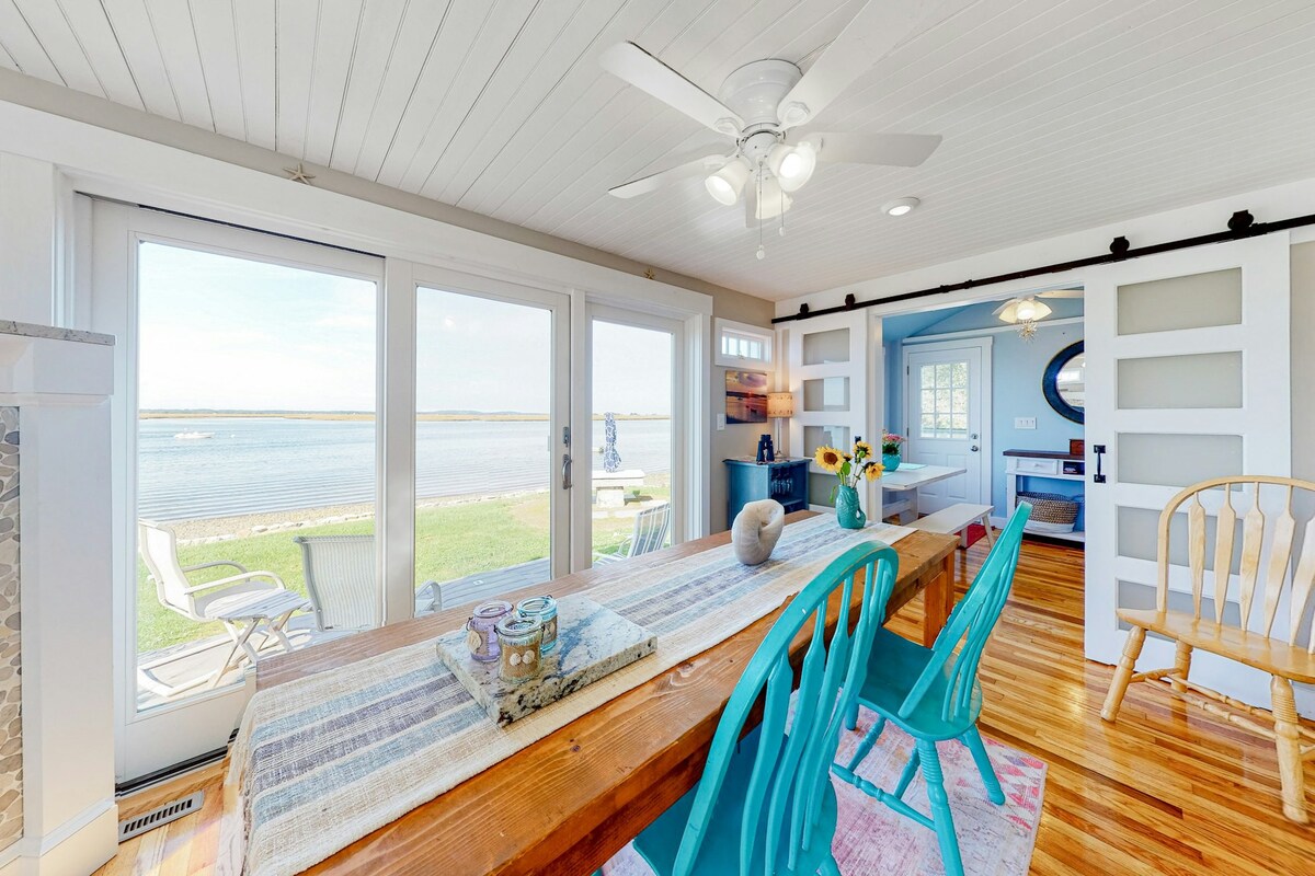 Oceanfront 1BR house with firepit