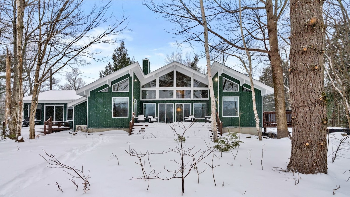 Lakeside 5-BR Home in Idyllic Berkshires