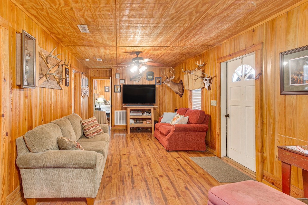 Georgia Lakefront Cabin w/ Fire Pit + Grills!