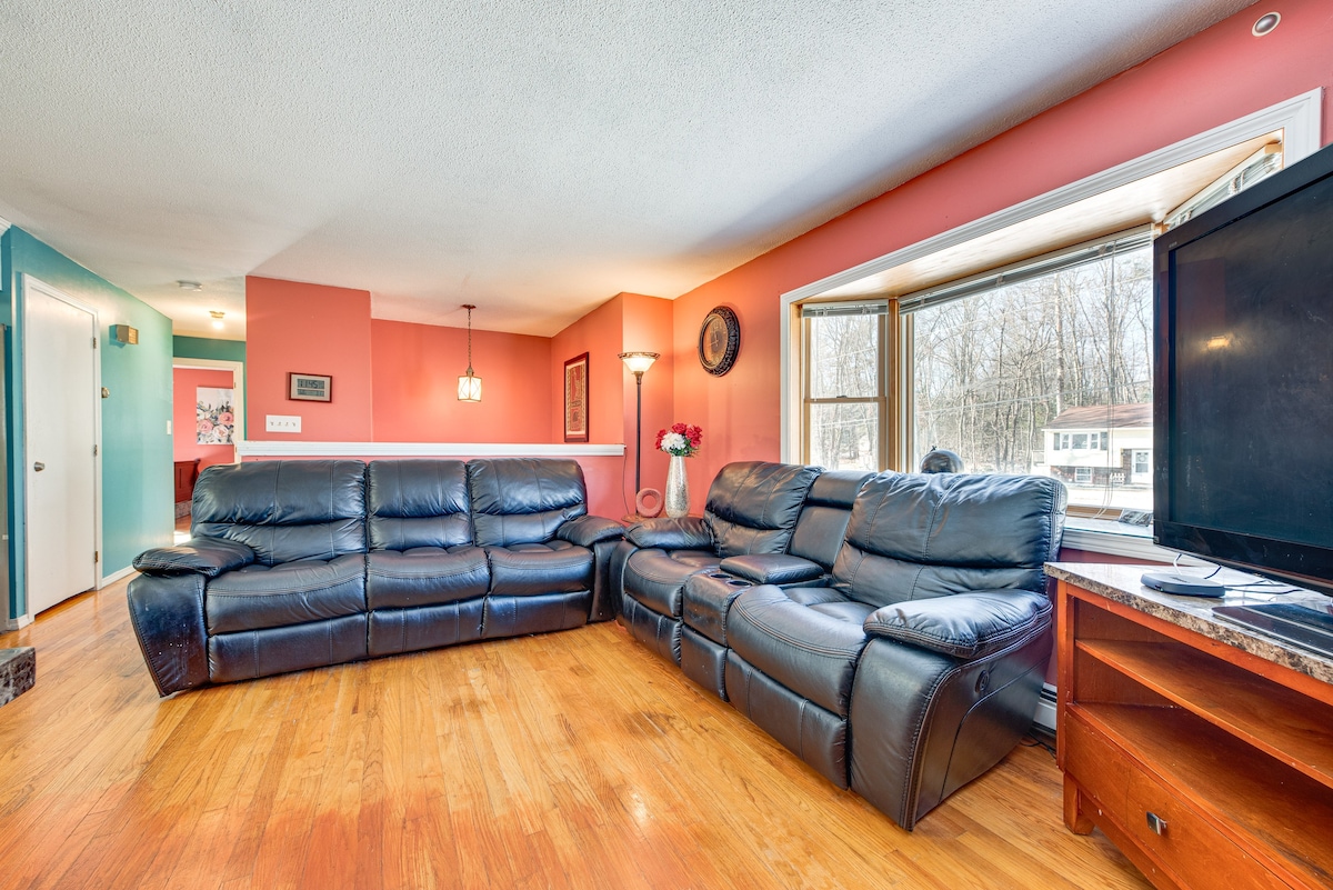 Pet-Friendly Merrimack Home w/ Grill: 8 Mi to Mall