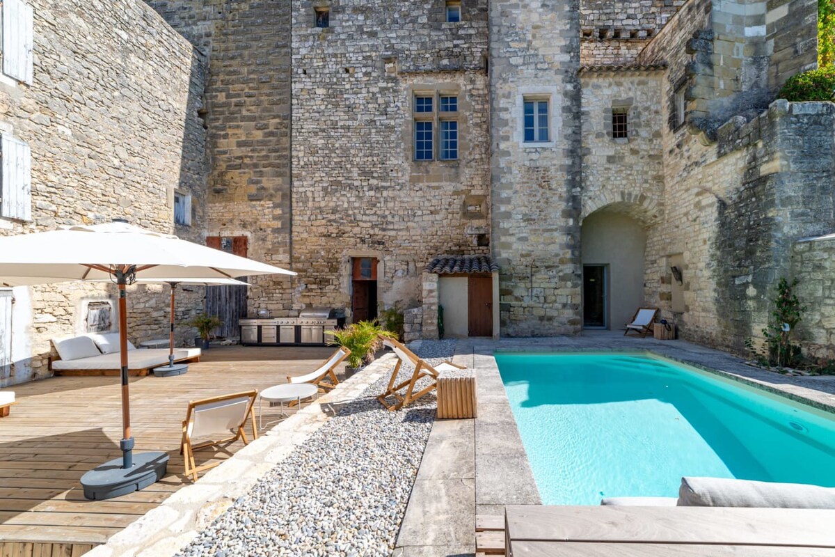 New! Historic Chateau near Uzès, 3 apartments, cou