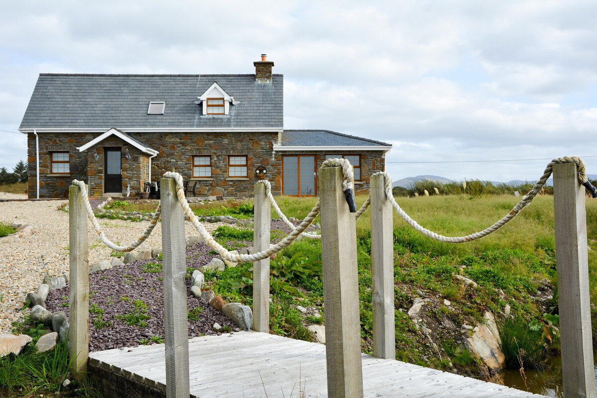 Beautiful stone cottage with sea views