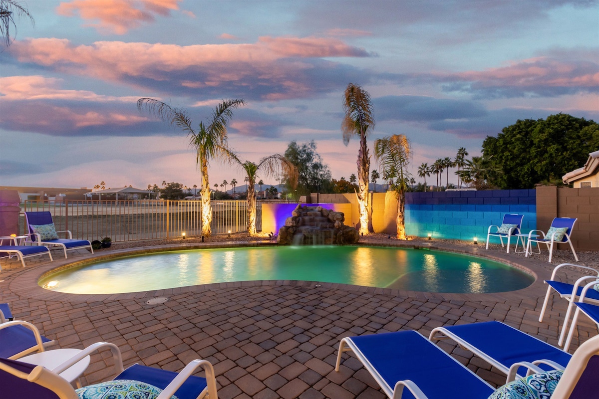 Oasis w Heated Pool & Hot Tub | Grill | King Beds