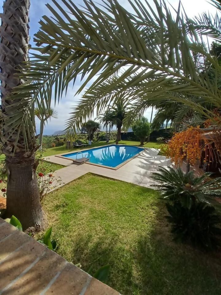 Espectacular Villa con piscina y vistas al valle.