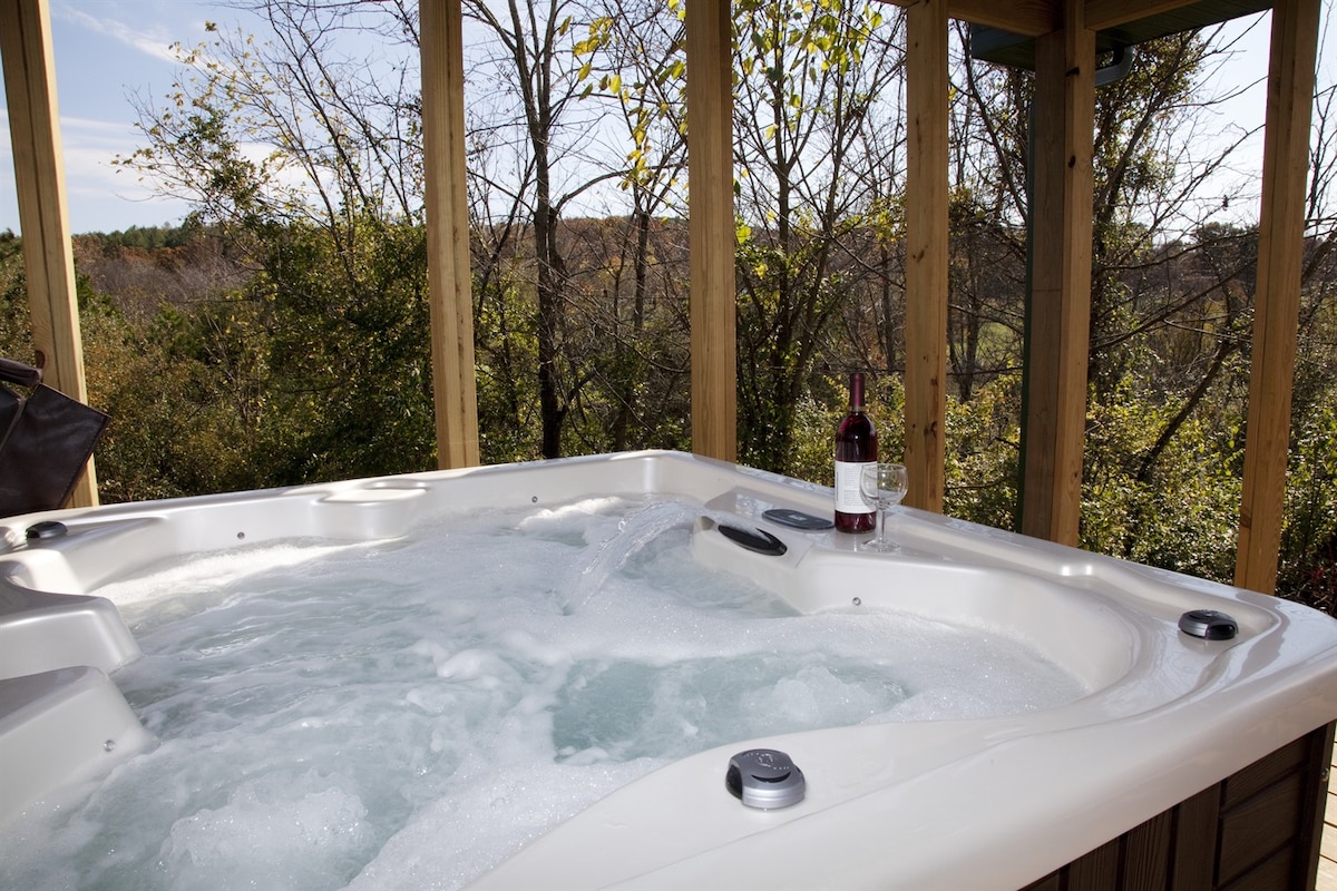 1 BR Hot Tub Cabin- Shawnee National Forest