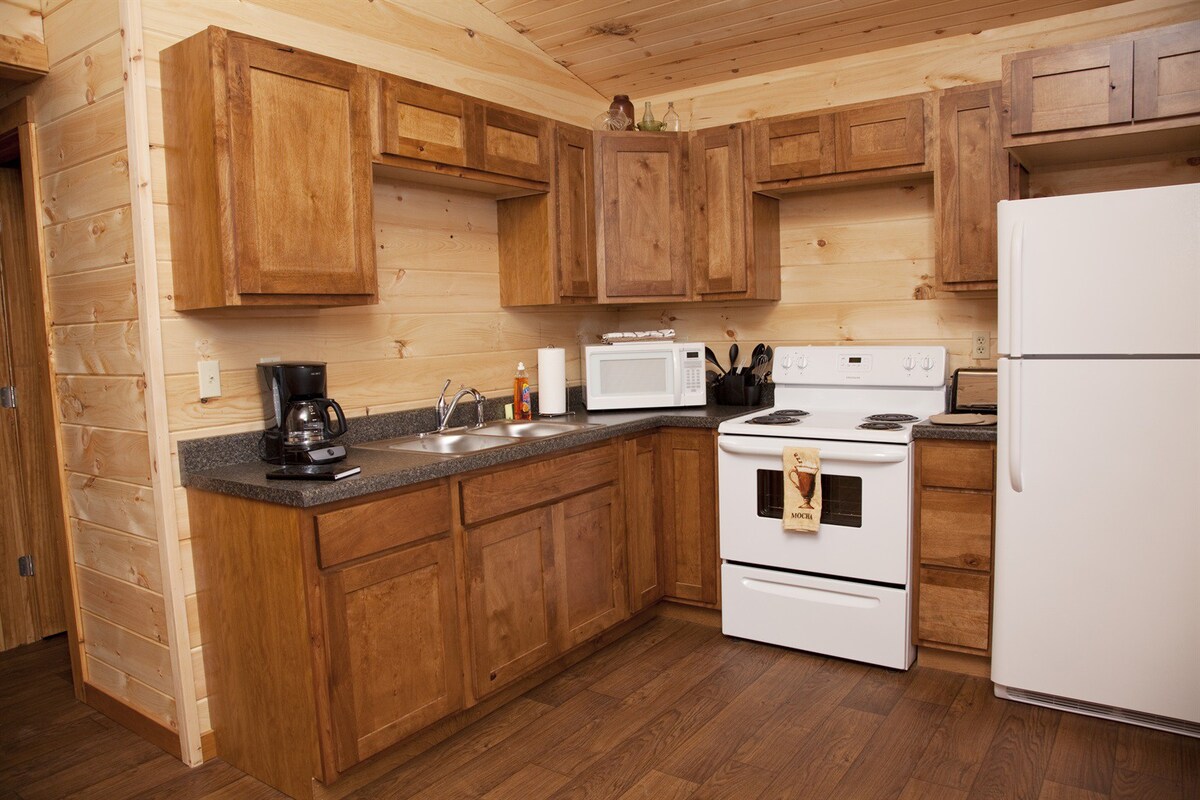 2 BR Hot Tub Cabin- Shawnee National Forest