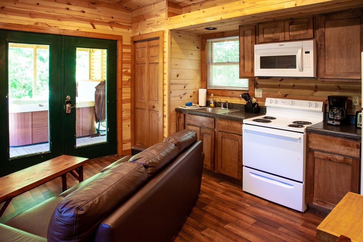 1 BR Hot Tub Cabin-Closest to Garden of the Gods