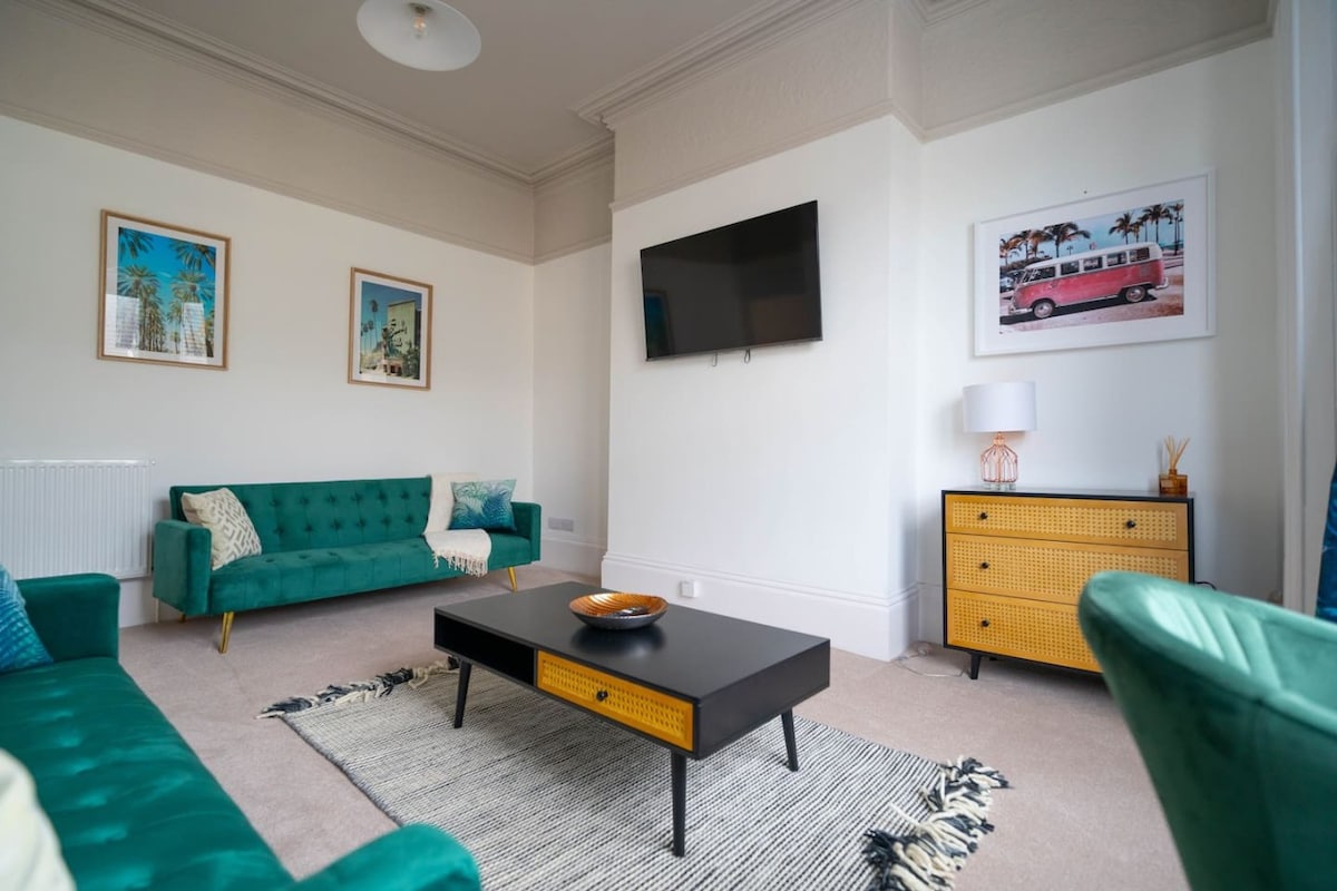 Station Retreat - Sleeps 11 - Free Parking