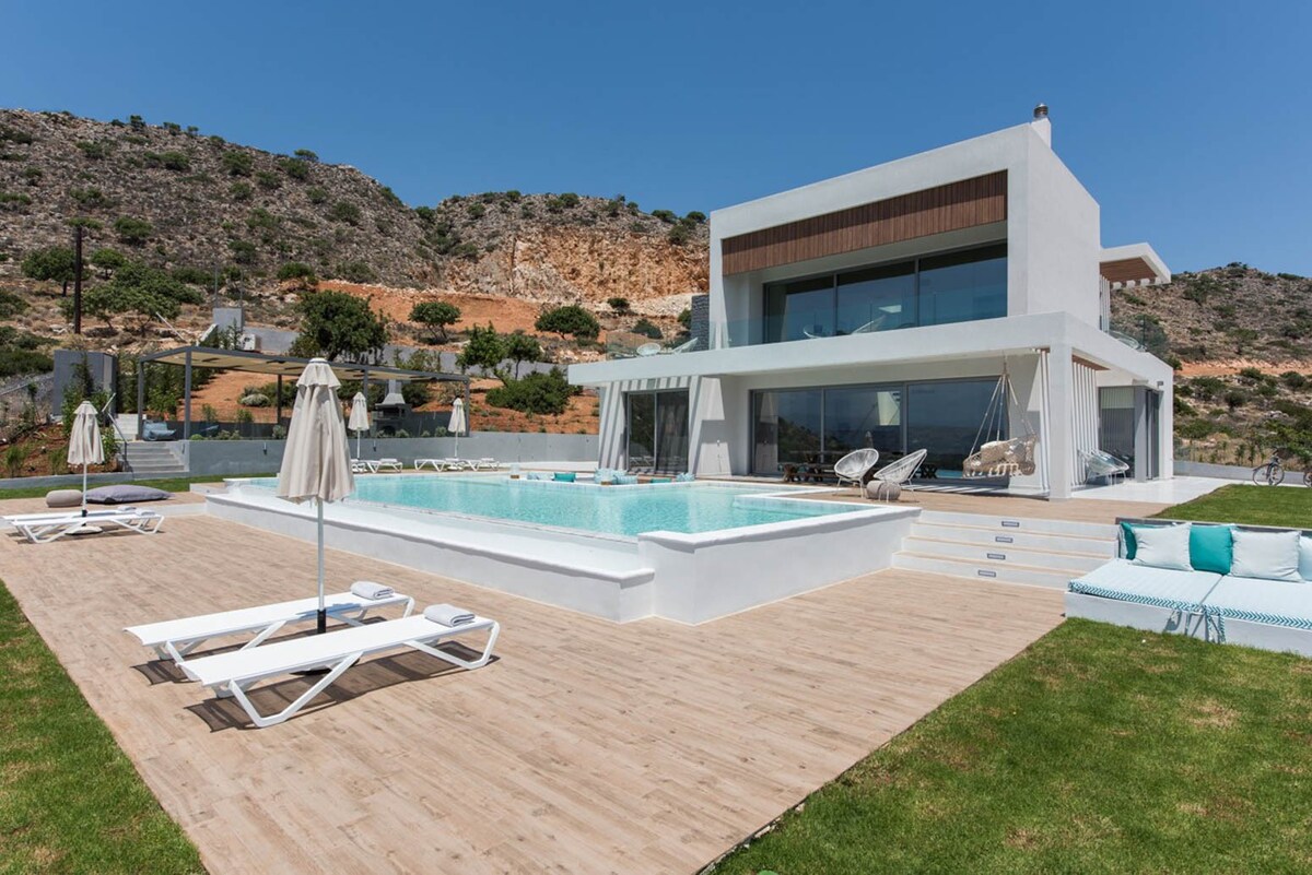 Luxurious Villa Alas - With Private Pool