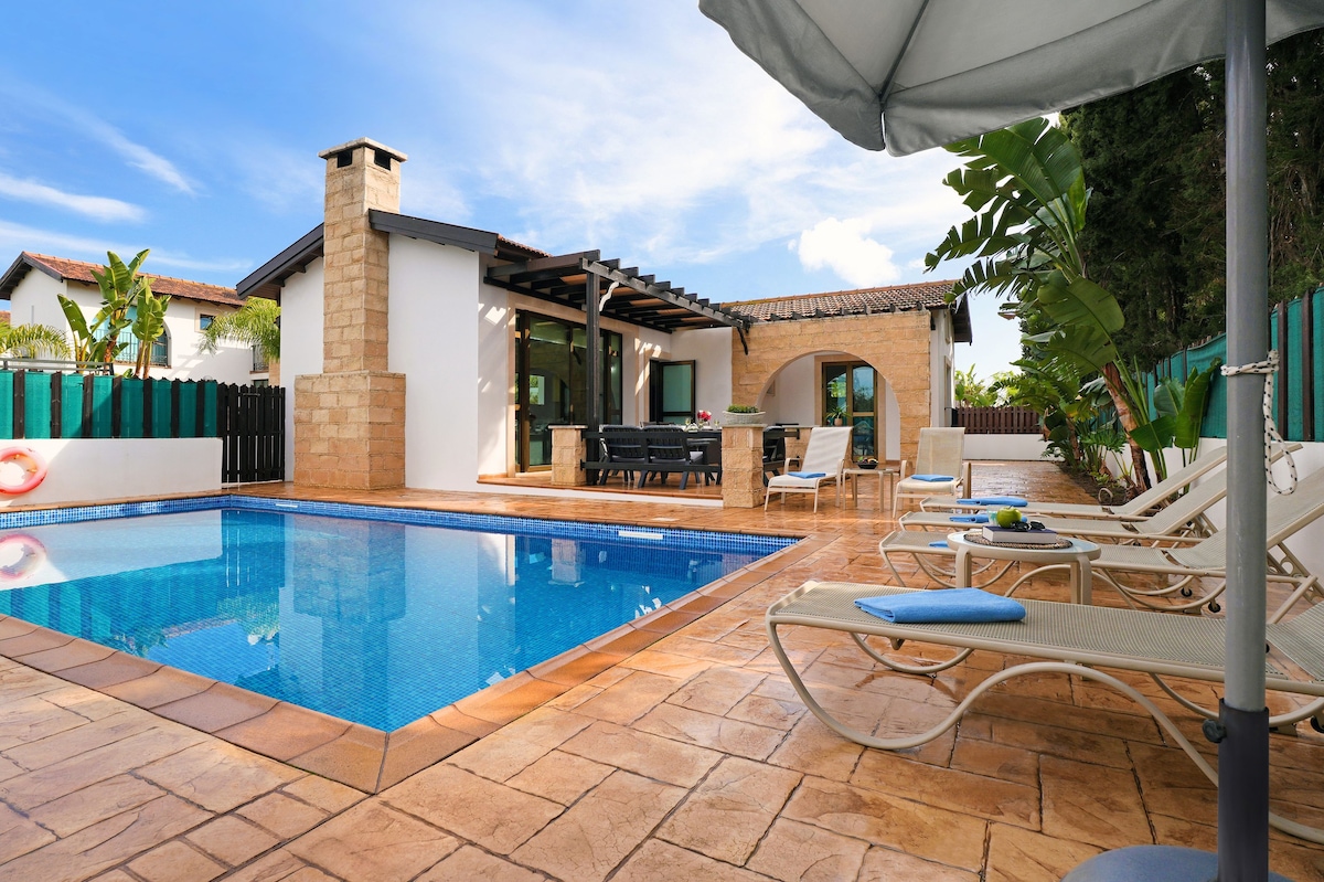 Villa Anthia - 2bed with Large Pool