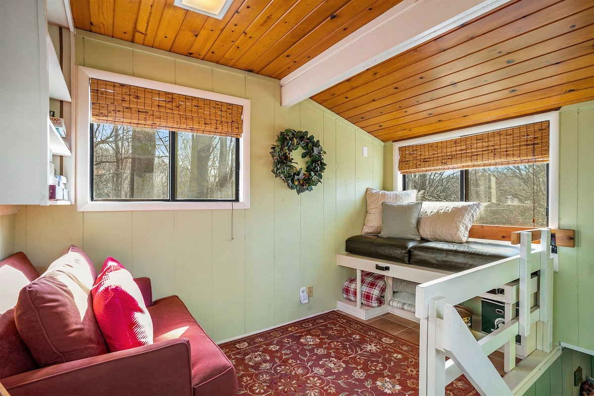 Whispering Pines: Hot Tub, Dog Friendly, Beach