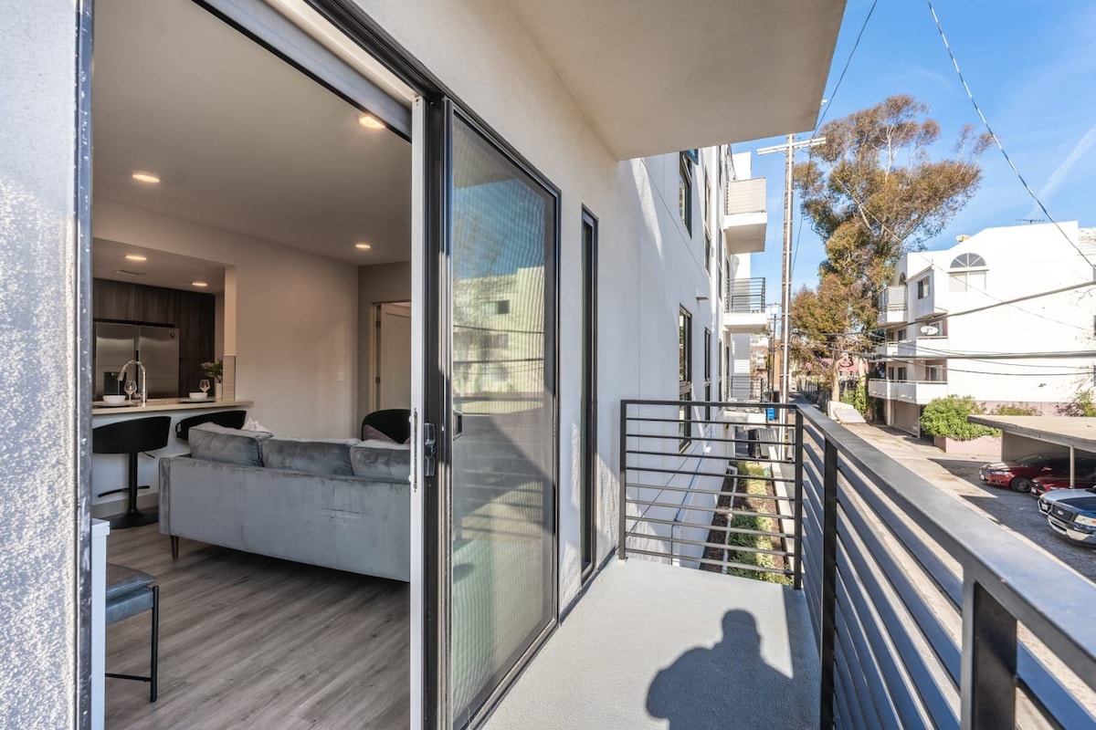 Explore Santa Monica from Lux 3BR + Parking