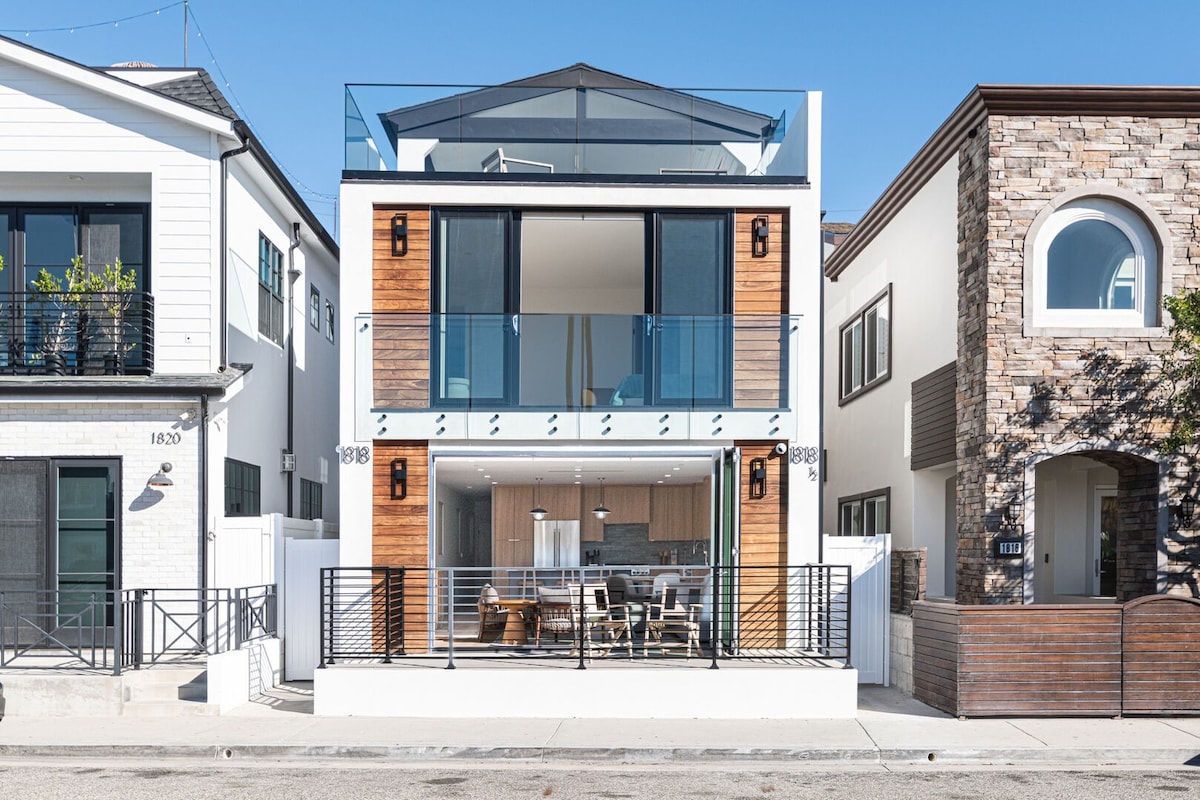 Newly Listed! Clean and Modern w/ Roof-Top Deck