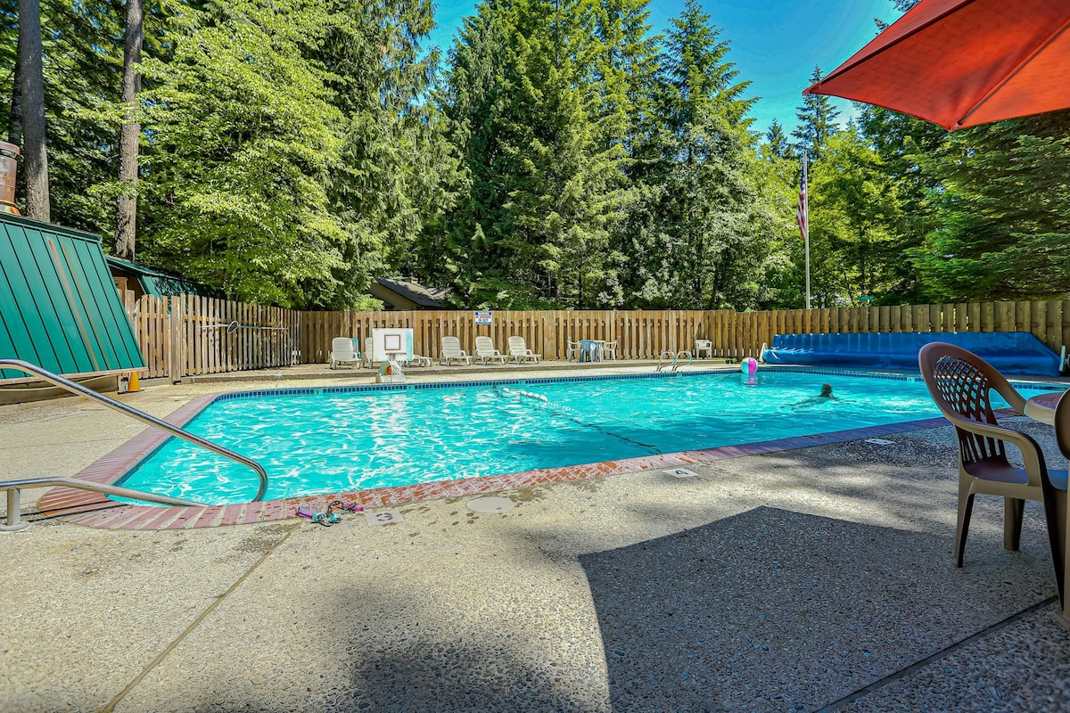 3BR mtn-view home w/pool, firepit, fireplace, W/D