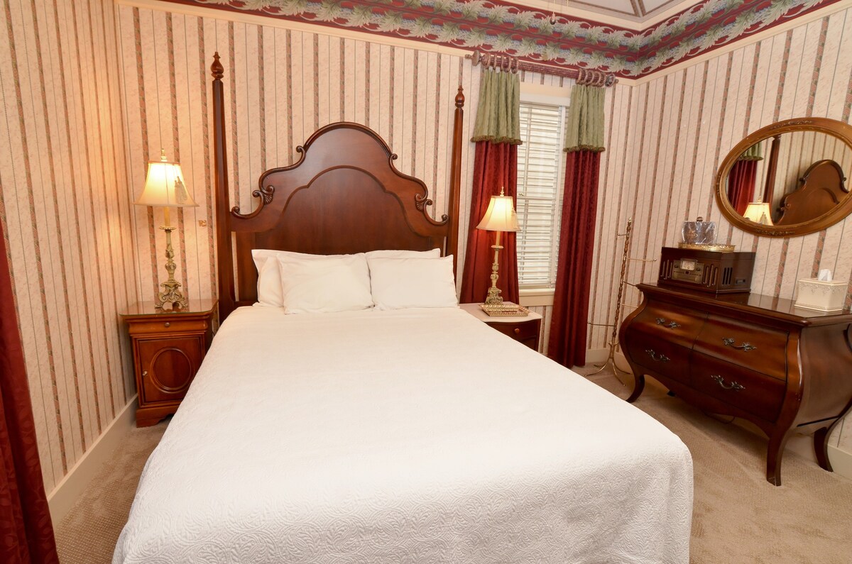 The Historic Eureka Inn: Peter Miller's Room