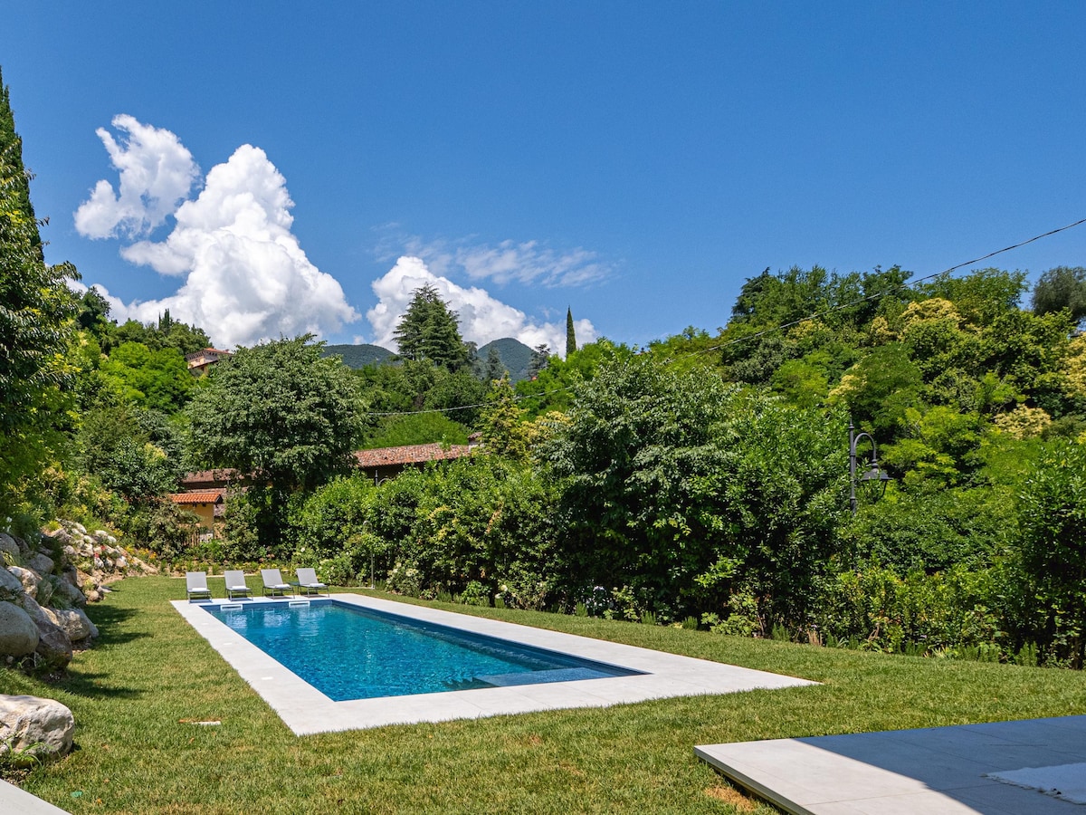 Private villa with swimming pool, Lake Garda